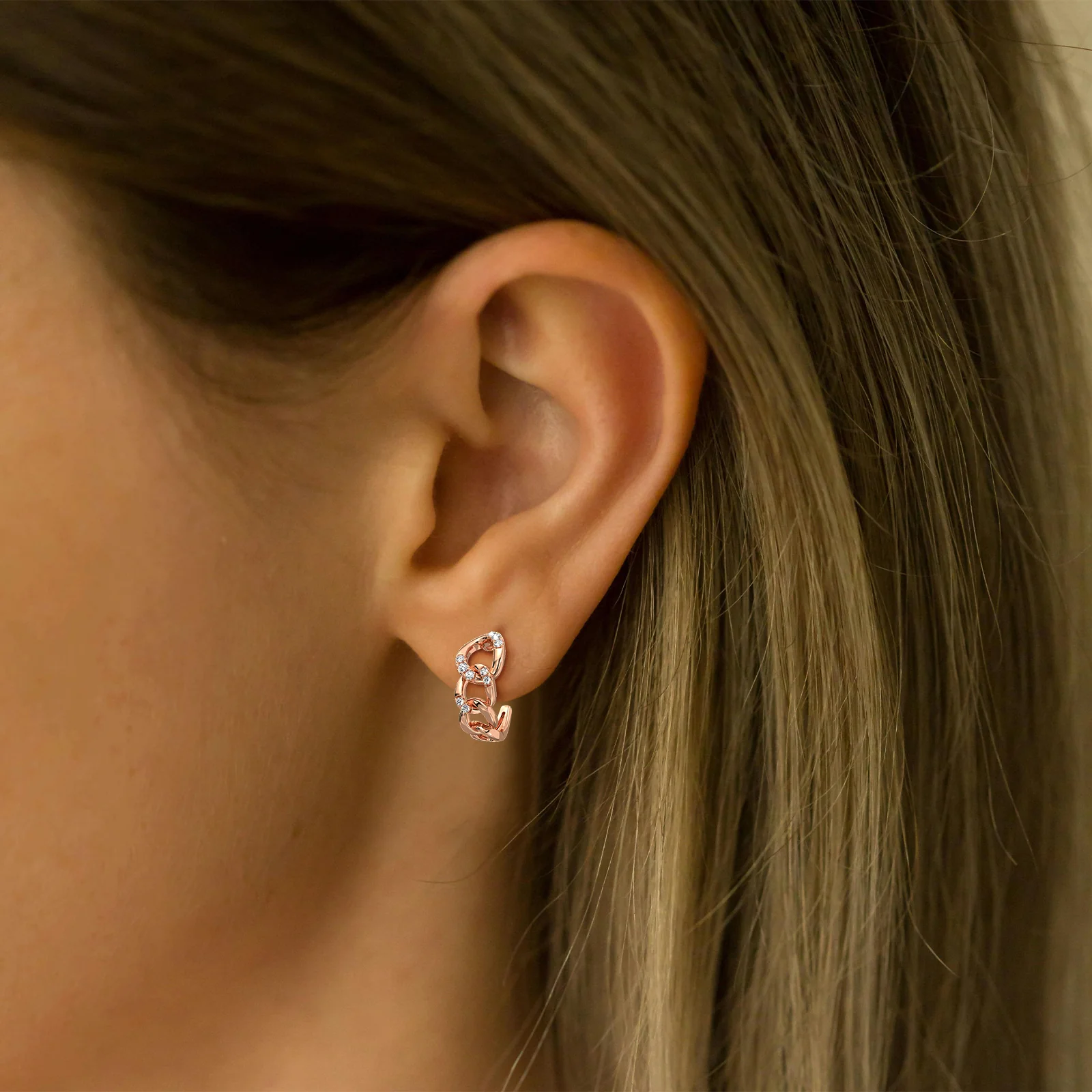 Lab-Grown Diamond Interlocking Chain Link Huggie Hoop Earrings in 14K Gold/Platinum - Image 15