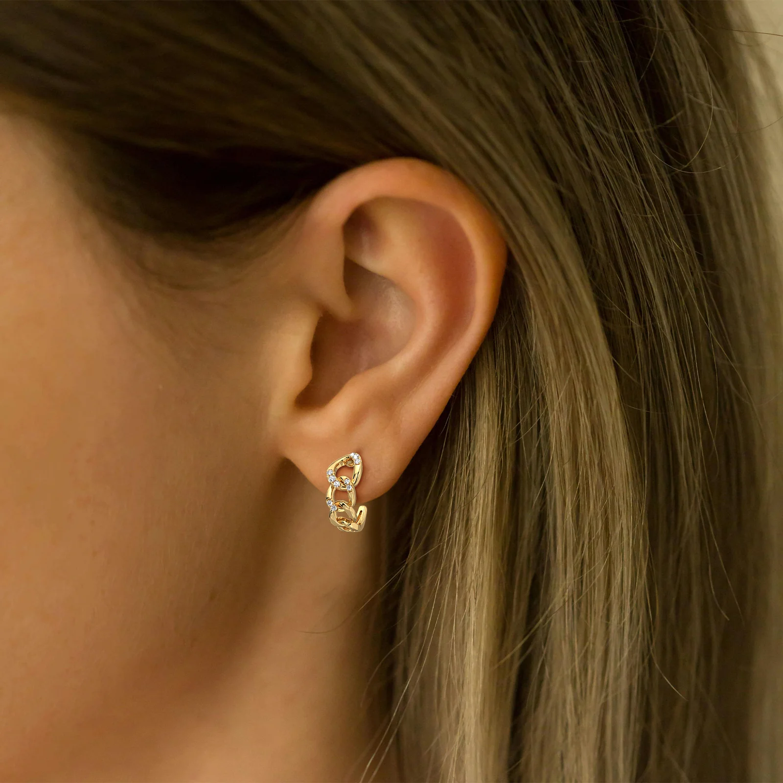 Lab-Grown Diamond Interlocking Chain Link Huggie Hoop Earrings in 14K Gold/Platinum - Image 2