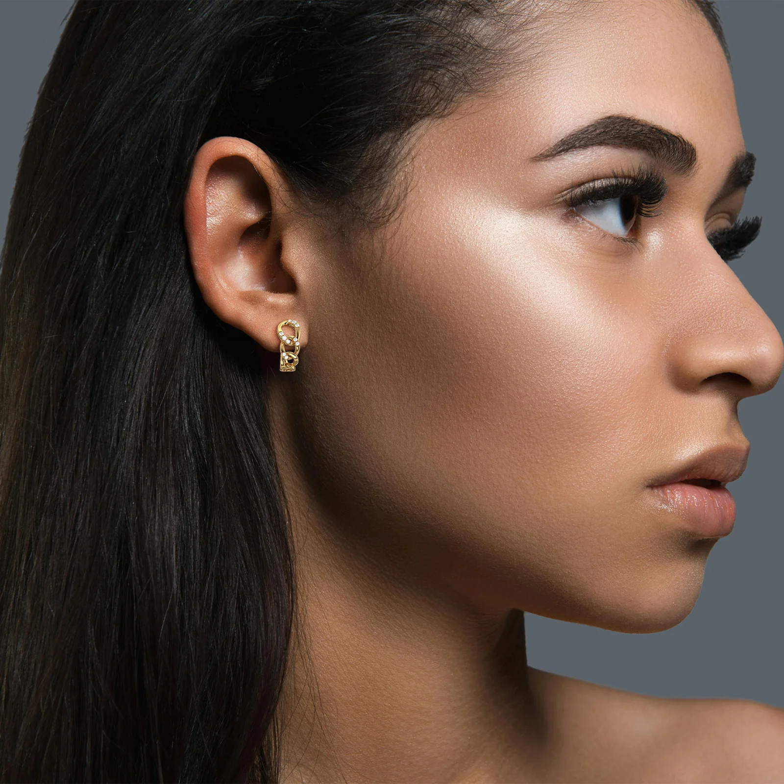 Lab-Grown Diamond Interlocking Chain Link Huggie Hoop Earrings in 14K Gold/Platinum - Image 6