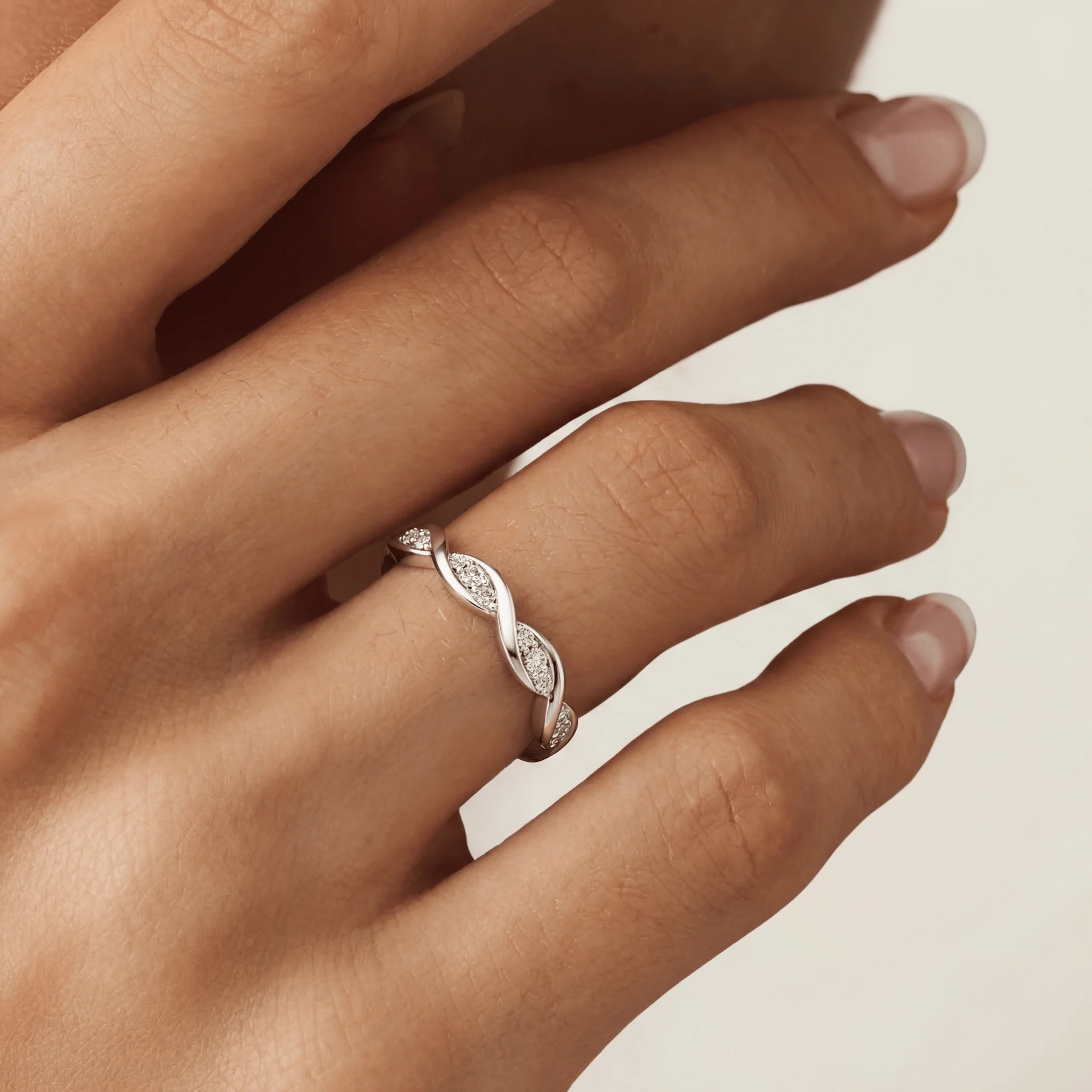 Round Lab-Grown Diamond Interwoven Band Ring in Sterling Silver - Image 3